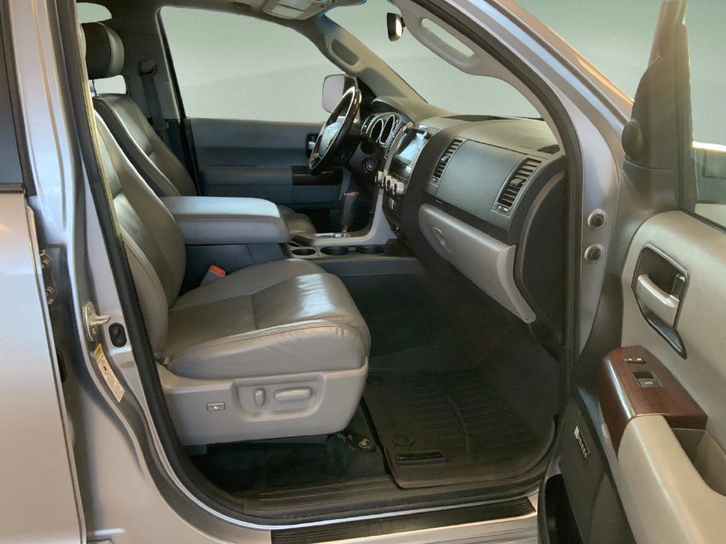 Used 2013 Toyota Sequoia Platinum AWD/4WD image 38