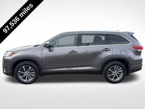 Used 2019 Toyota Highlander XLE image 3