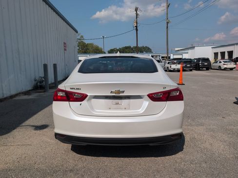 Used 2017 Chevrolet Malibu LT FWD image 7
