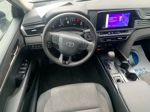 Used 2025 Toyota Camry LE FWD image 17