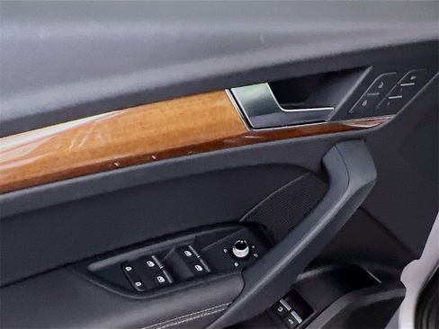 Used 2023 Audi Q5 e Premium Plus w/ Premium Plus Package image 20