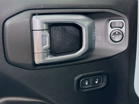Used 2024 Jeep Wrangler Unlimited AWD/4WD image 15