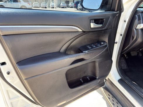 Used 2017 Toyota Highlander XLE FWD image 34