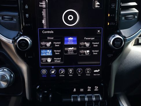 Used 2019 RAM 1500 Laramie AWD/4WD image 37