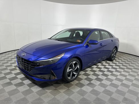 Used 2022 Hyundai Elantra SEL w/ Convenience + Premium Package image 3