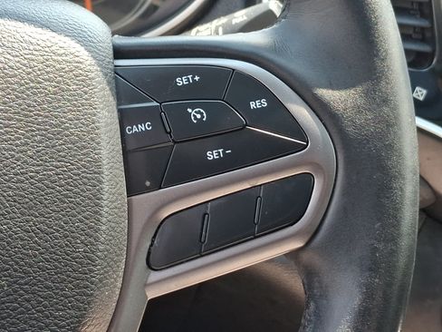 Used 2019 Jeep Cherokee Limited w/ Luxury Group AWD/4WD image 23
