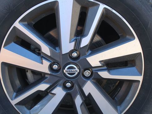 Used 2020 Nissan Versa SV image 17