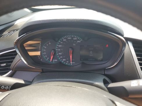 Used 2019 Chevrolet Trax LT w/ LT Convenience Package FWD image 24