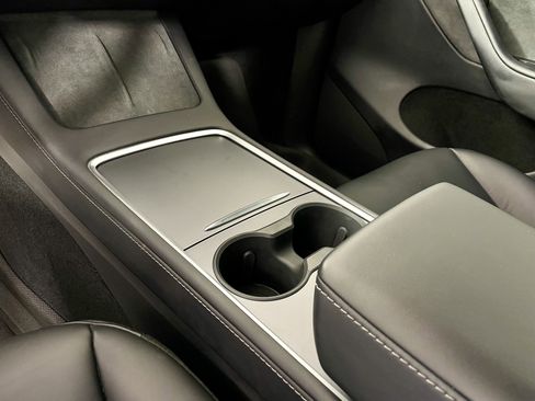 Used 2024 Tesla Model Y Performance image 22