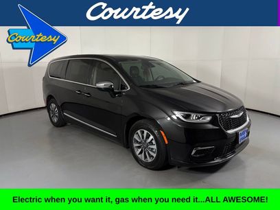 Used 2023 Chrysler Pacifica Limited