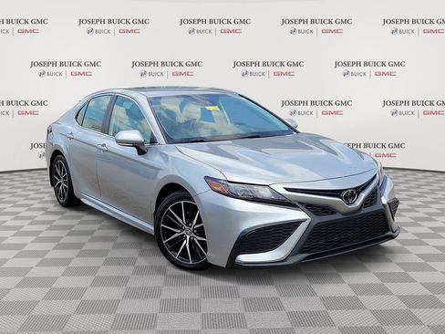 Used 2023 Toyota Camry SE AWD/4WD image 1