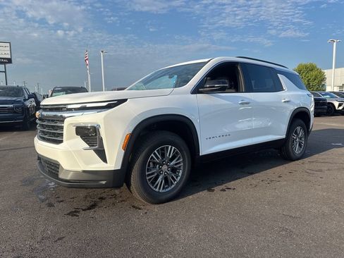 New 2026 Chevrolet Traverse LT FWD image 2