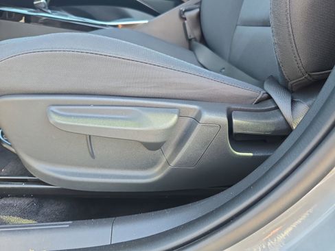 Used 2025 Kia Niro LX image 16