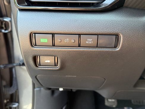 Certified 2022 Nissan Sentra SV w/ Trunk Package FWD image 17