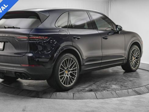 Used 2023 Porsche Cayenne Platinum Edition image 9