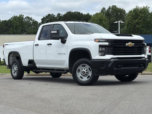 Used 2024 Chevrolet Silverado 2500 W/T w/ WT Convenience Package AWD/4WD image 2