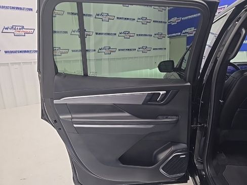 Used 2025 Buick Enclave Preferred image 18