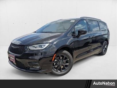 New 2025 Chrysler Pacifica Select w/ Fav Edition Package