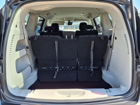 Used 2023 Chrysler Voyager LX FWD image 20