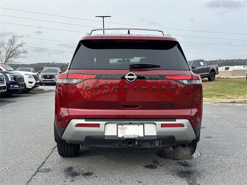 Certified 2024 Nissan Pathfinder Platinum w/ Black Appearance Package image 7