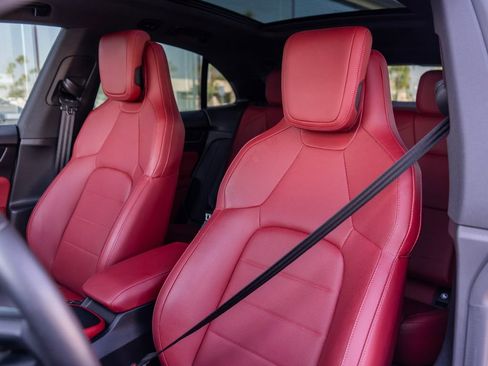 Certified 2025 Porsche Macan Electric image 4