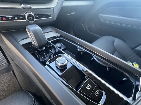 Used 2025 Volvo XC60 B5 Plus w/ Climate Package image 24