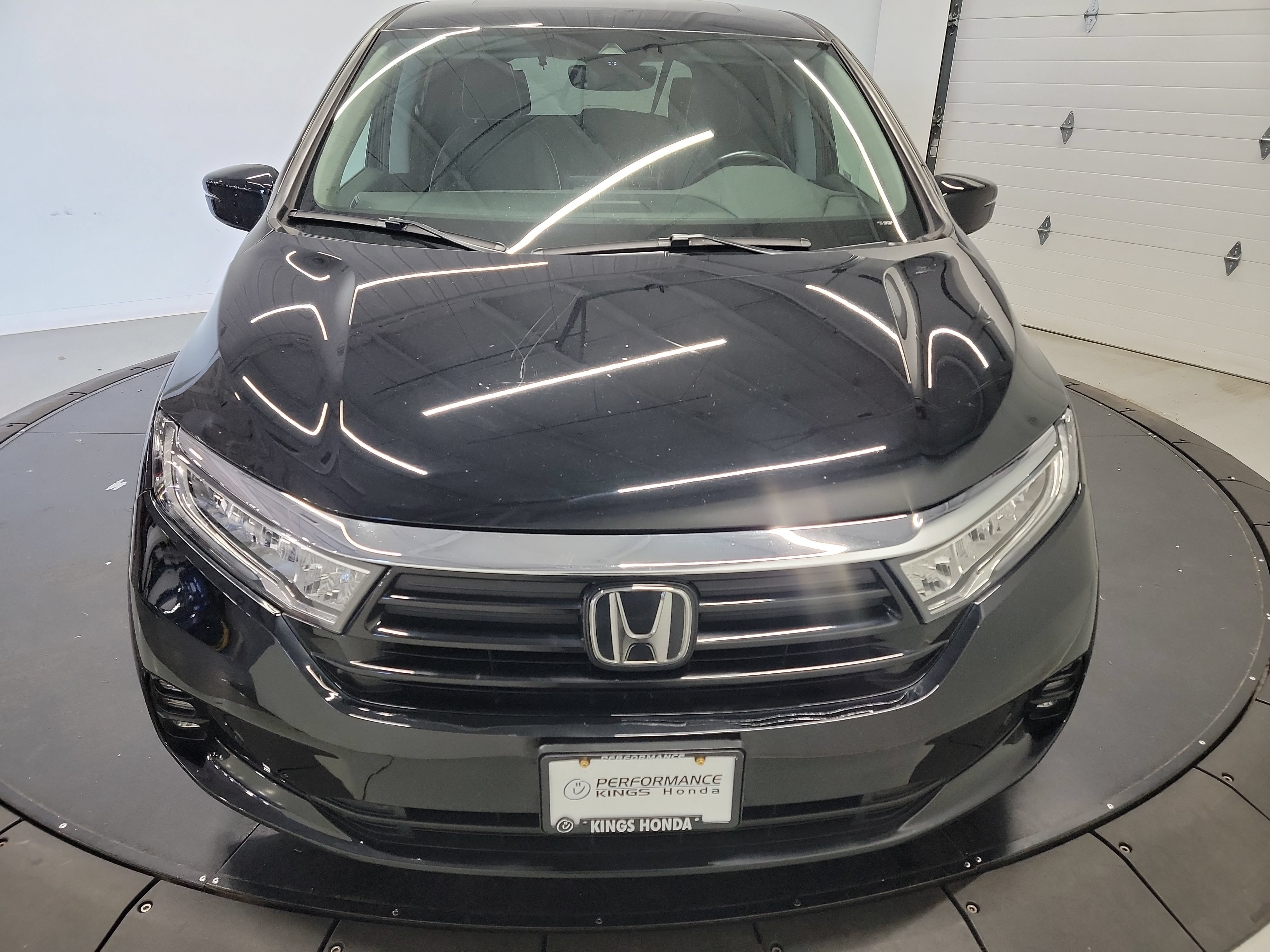 Used 2024 Honda Odyssey Elite image 2