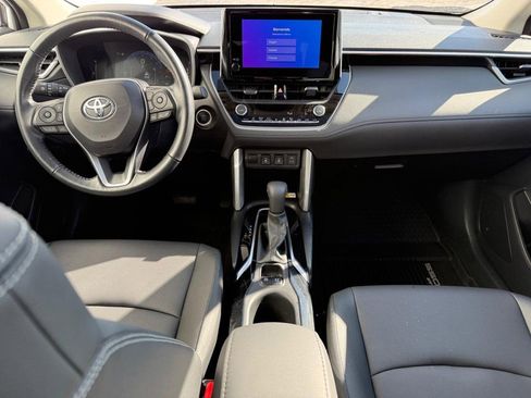 Used 2023 Toyota Corolla Cross XLE image 12
