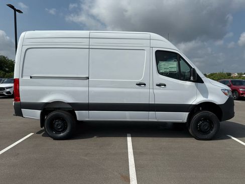 Used 2025 Mercedes-Benz Sprinter 2500 image 5