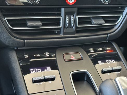 Certified 2026 Porsche Macan AWD/4WD image 21
