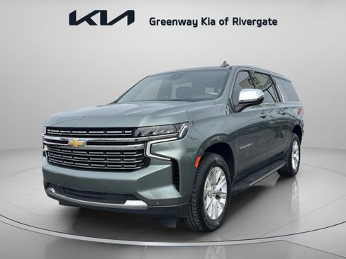 Used 2023 Chevrolet Suburban Premier image 3