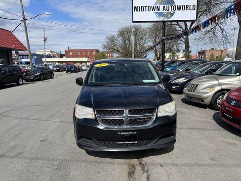 Used 2019 Dodge Grand Caravan SE w/ UConnect Hands-Free Group FWD image 2