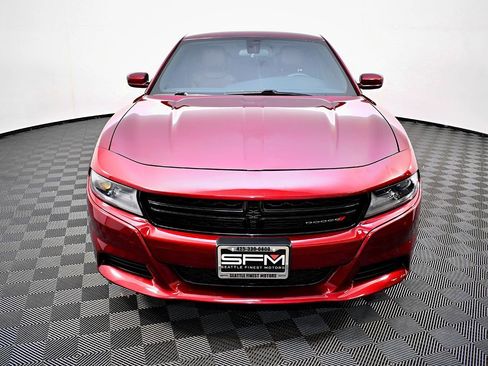 Used 2018 Dodge Charger SXT image 3