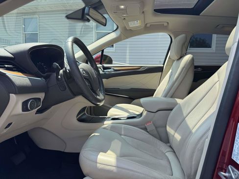 Used 2019 Lincoln MKC Select w/ Select Plus Package AWD/4WD image 12