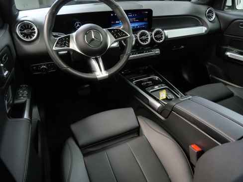 Certified 2026 Mercedes-Benz GLB 250 4MATIC image 2