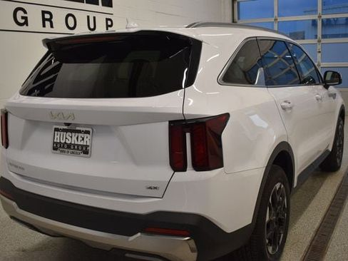 Used 2024 Kia Sorento S AWD/4WD image 4