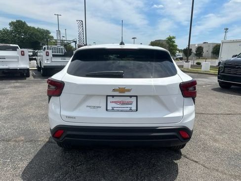 New 2026 Chevrolet Trax LS w/ LS Convenience Package FWD image 4