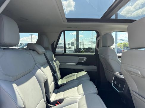 Used 2025 Ford Expedition Max Platinum AWD/4WD image 8