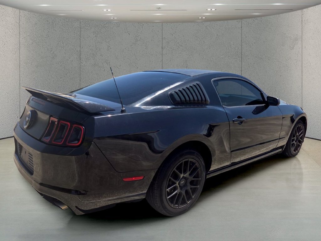 Used 2014 Ford Mustang Premium RWD image 5