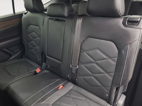 Used 2025 Volkswagen Atlas SE FWD image 13