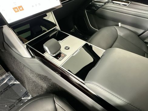 Certified 2024 Land Rover Range Rover SE AWD/4WD image 14
