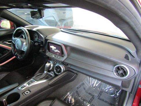 Used 2016 Chevrolet Camaro LT RWD image 11