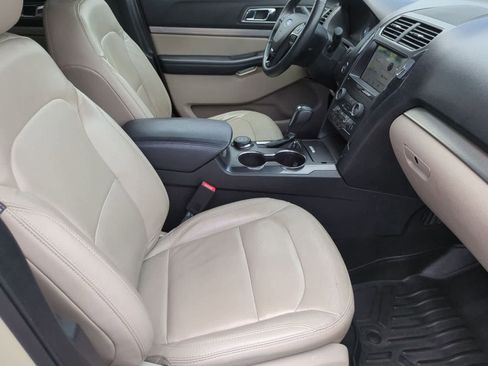 Used 2018 Ford Explorer XLT w/ Equipment Group 202A AWD/4WD image 21