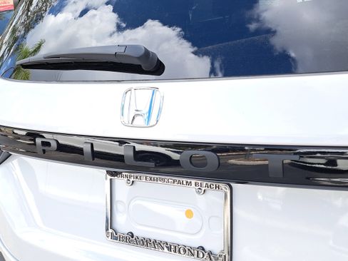 New 2026 Honda Pilot Sport image 8