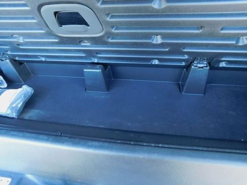 Used 2017 GMC Yukon SLT image 14