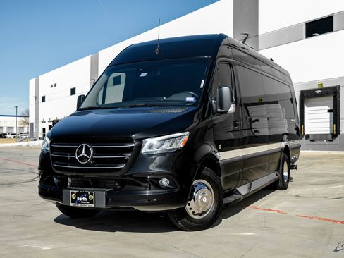 Used 2023 Mercedes-Benz Sprinter 3500 image 3