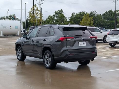 Used 2022 Toyota RAV4 LE AWD/4WD image 4