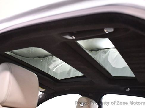 Used 2015 Jaguar XJ image 59