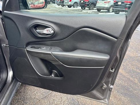 Used 2015 Jeep Cherokee Limited image 16