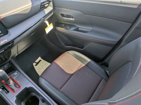 New 2026 Nissan Kicks SR image 17